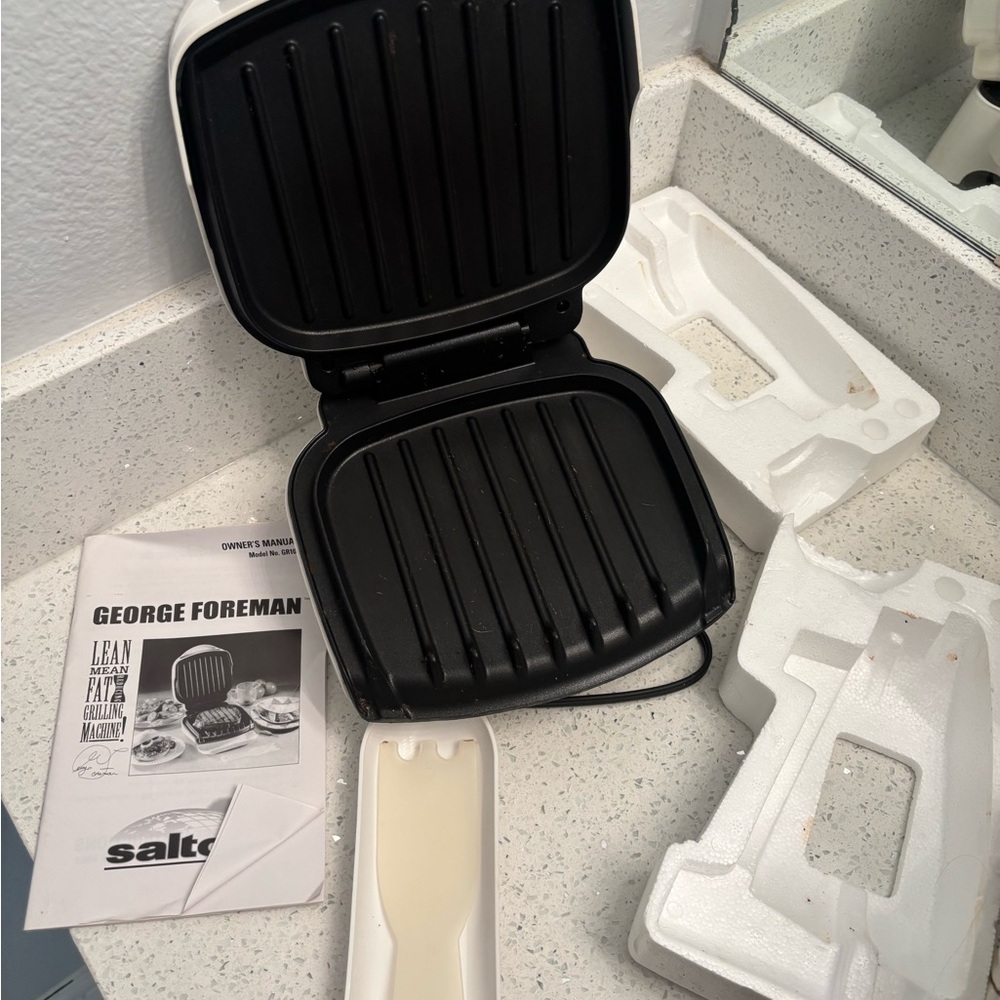 George Foreman white Grilling Machine - Picture 5 of 6